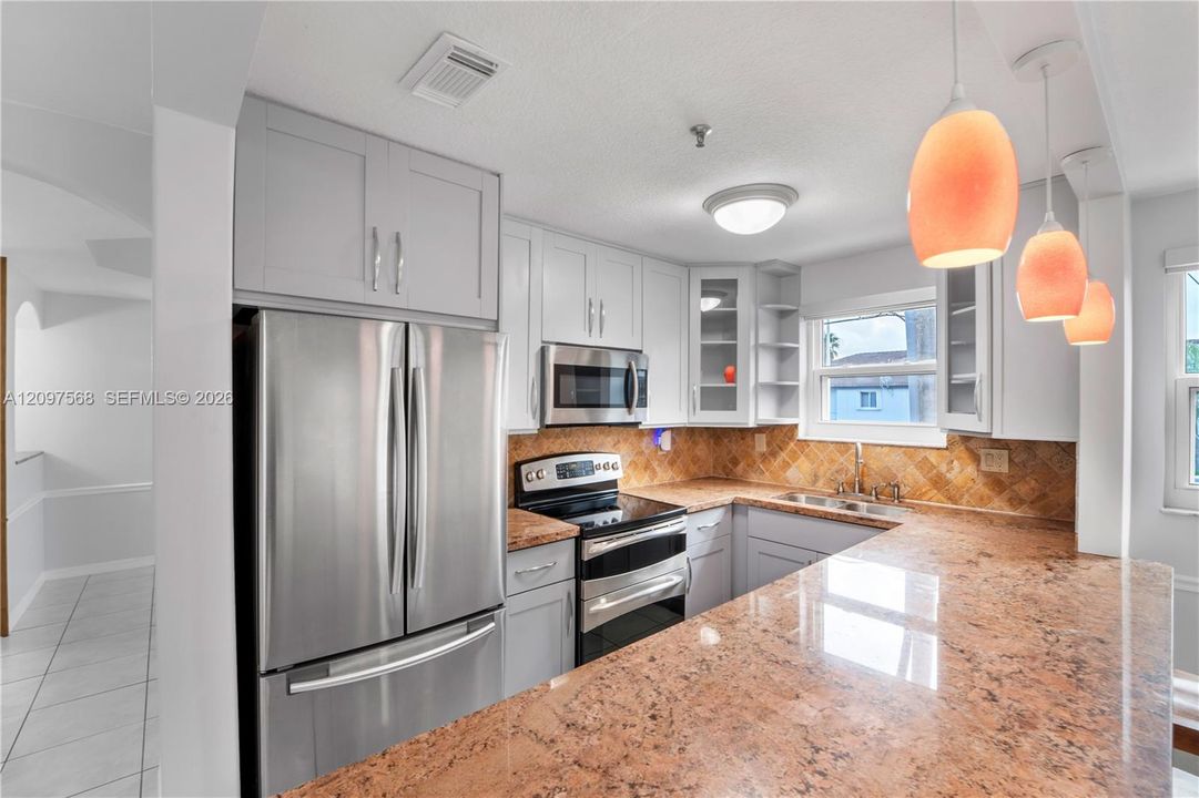 For Sale: $475,000 (3 beds, 2 baths, 1650 Square Feet)