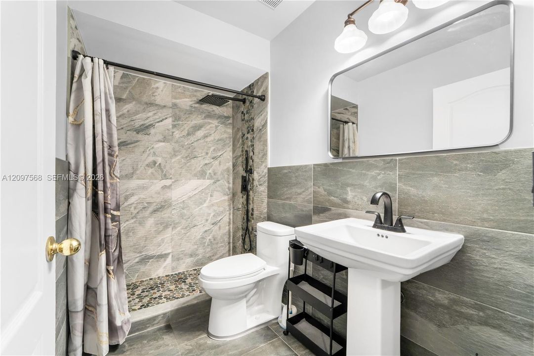 For Sale: $475,000 (3 beds, 2 baths, 1650 Square Feet)