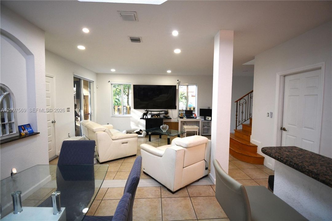 For Rent: $6,200 (4 beds, 3 baths, 2105 Square Feet)