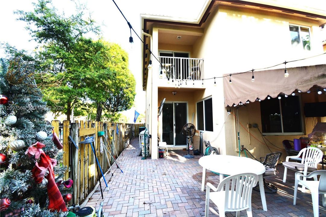 For Rent: $6,200 (4 beds, 3 baths, 2105 Square Feet)