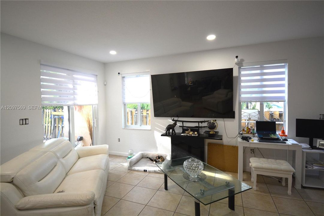 For Rent: $6,200 (4 beds, 3 baths, 2105 Square Feet)