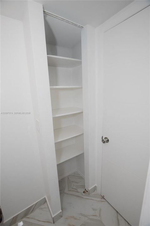На продажу: $260,000 (2 спален, 2 ванн, 994 Квадратных фут)