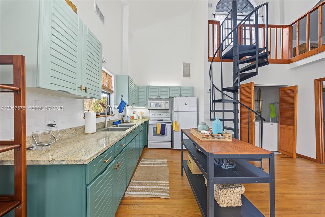 En Venta: $749,000 (3 camas, 2 baños, 1500 Pies cuadrados)