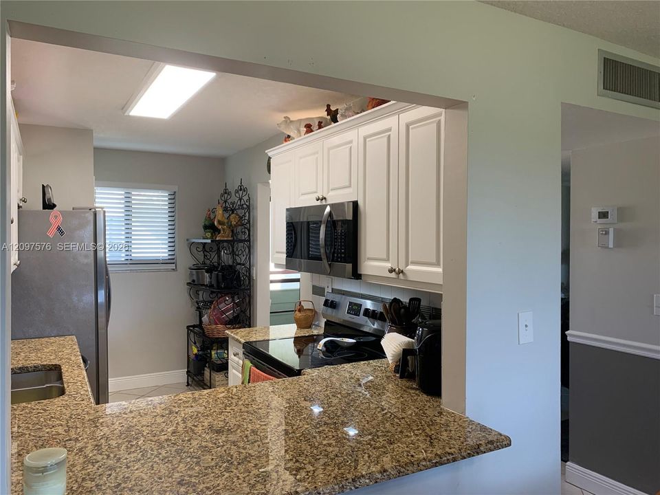 For Sale: $239,000 (2 beds, 2 baths, 1186 Square Feet)