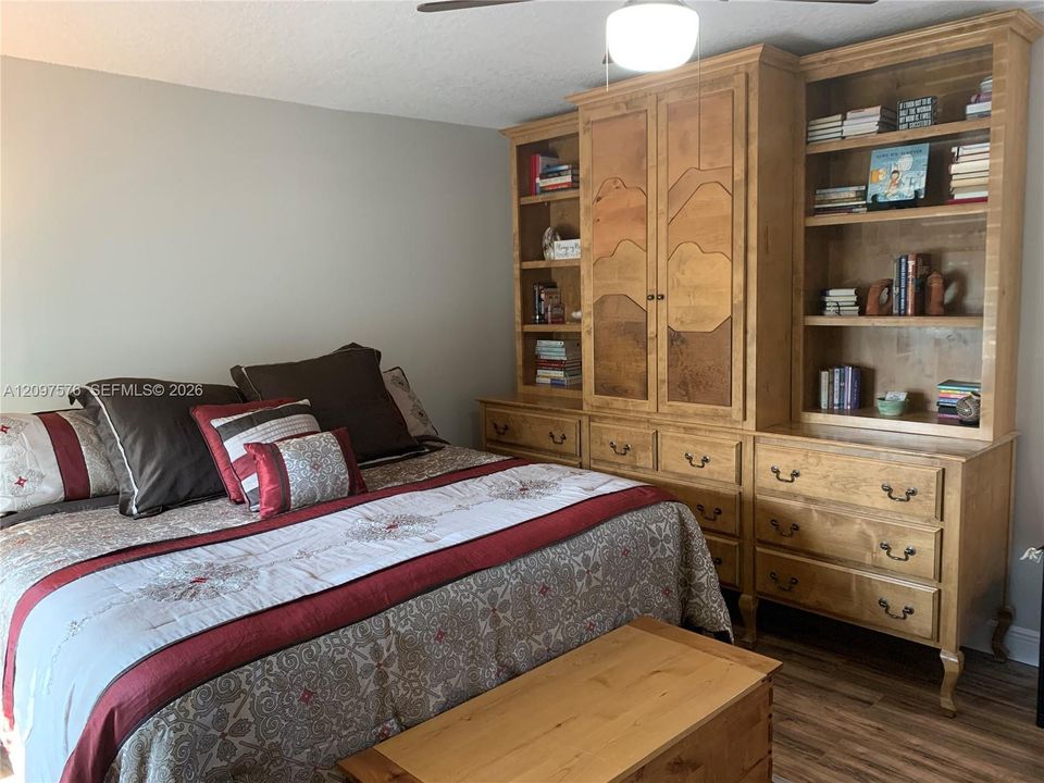 For Sale: $239,000 (2 beds, 2 baths, 1186 Square Feet)