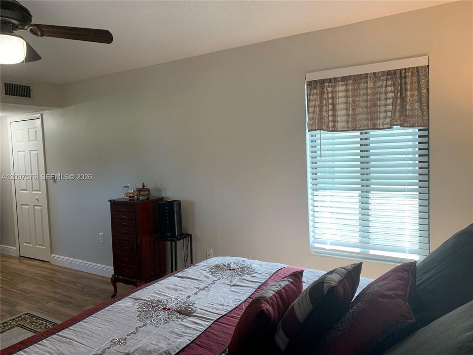 For Sale: $239,000 (2 beds, 2 baths, 1186 Square Feet)