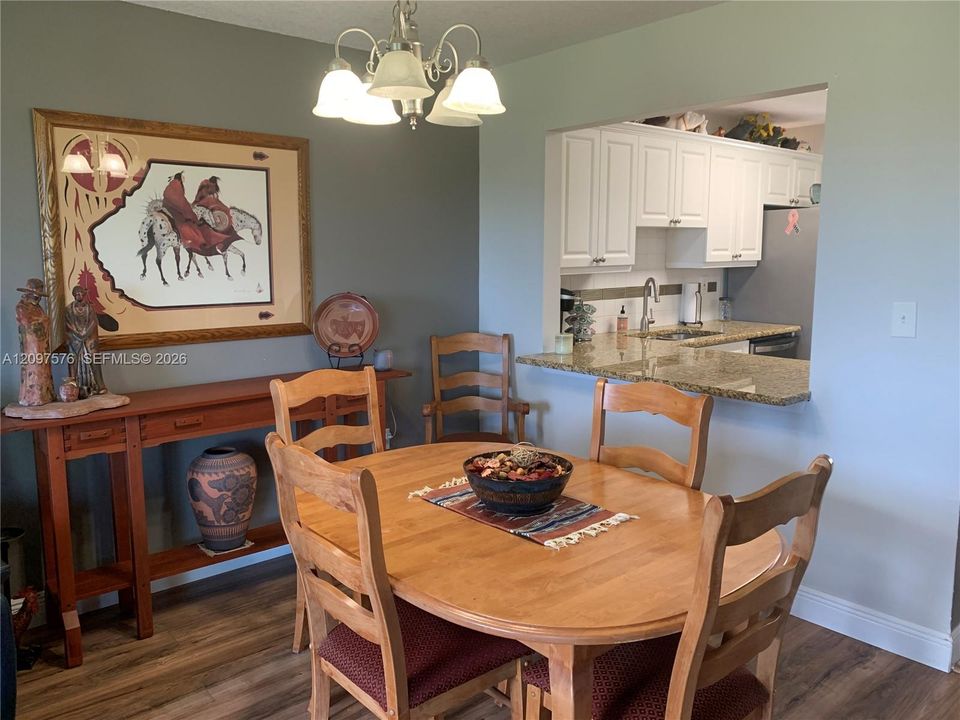 For Sale: $239,000 (2 beds, 2 baths, 1186 Square Feet)