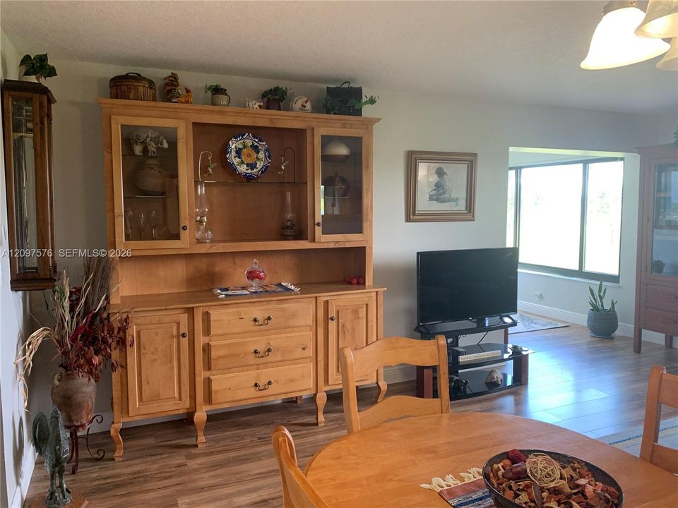 For Sale: $239,000 (2 beds, 2 baths, 1186 Square Feet)