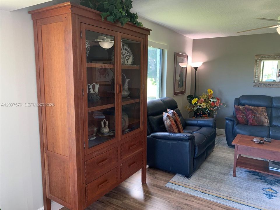 For Sale: $239,000 (2 beds, 2 baths, 1186 Square Feet)