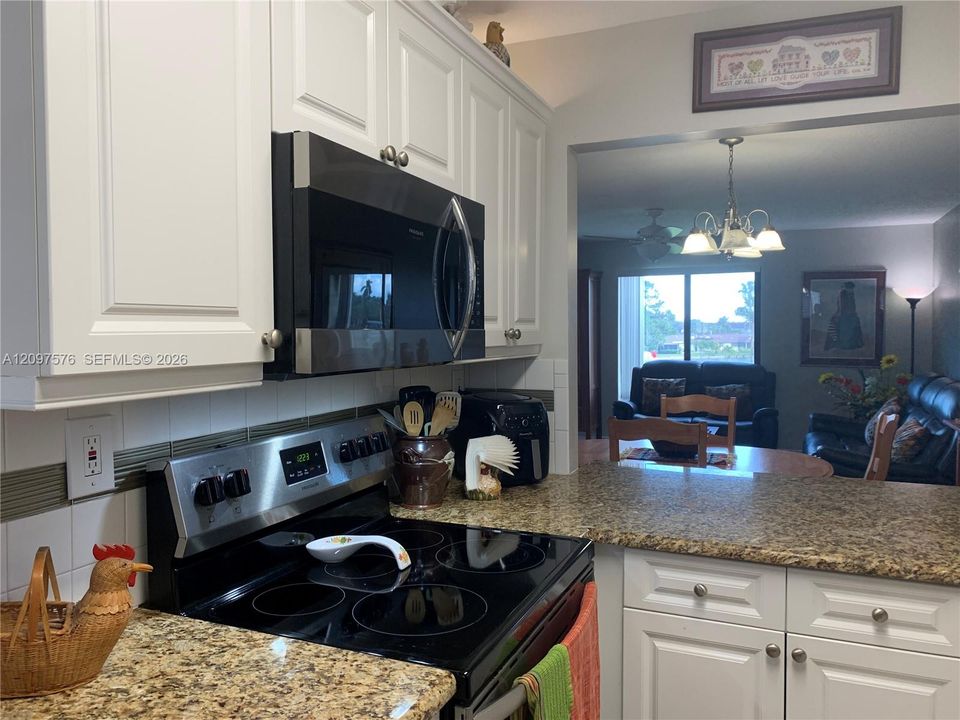 For Sale: $239,000 (2 beds, 2 baths, 1186 Square Feet)