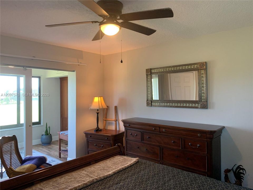 For Sale: $239,000 (2 beds, 2 baths, 1186 Square Feet)