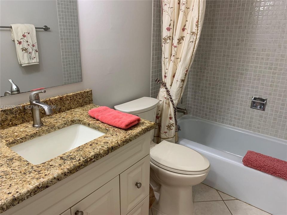 For Sale: $239,000 (2 beds, 2 baths, 1186 Square Feet)