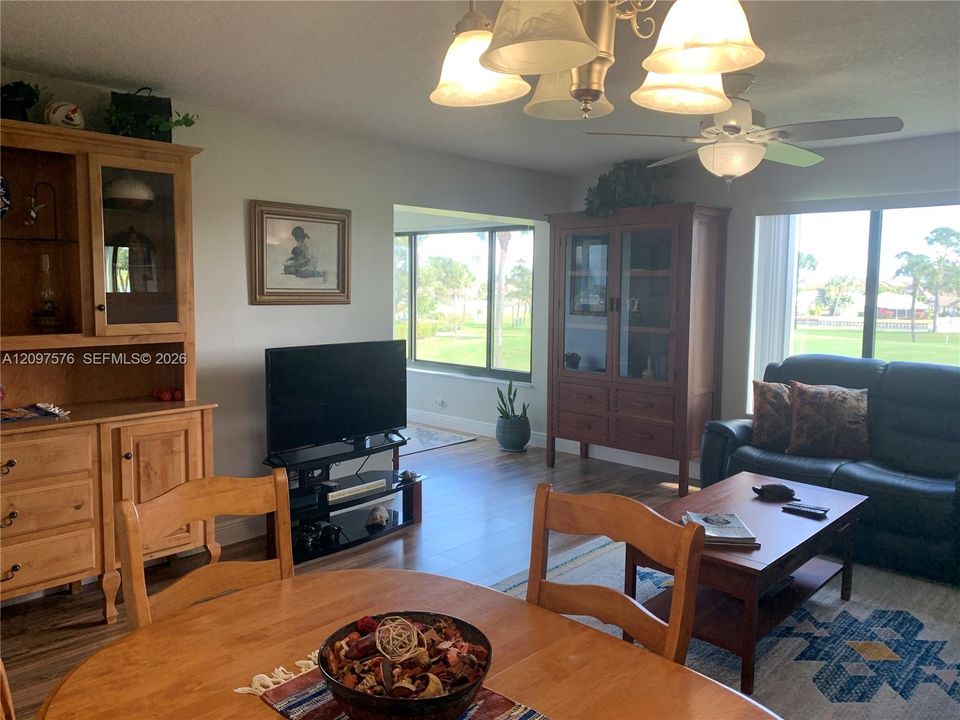 For Sale: $239,000 (2 beds, 2 baths, 1186 Square Feet)