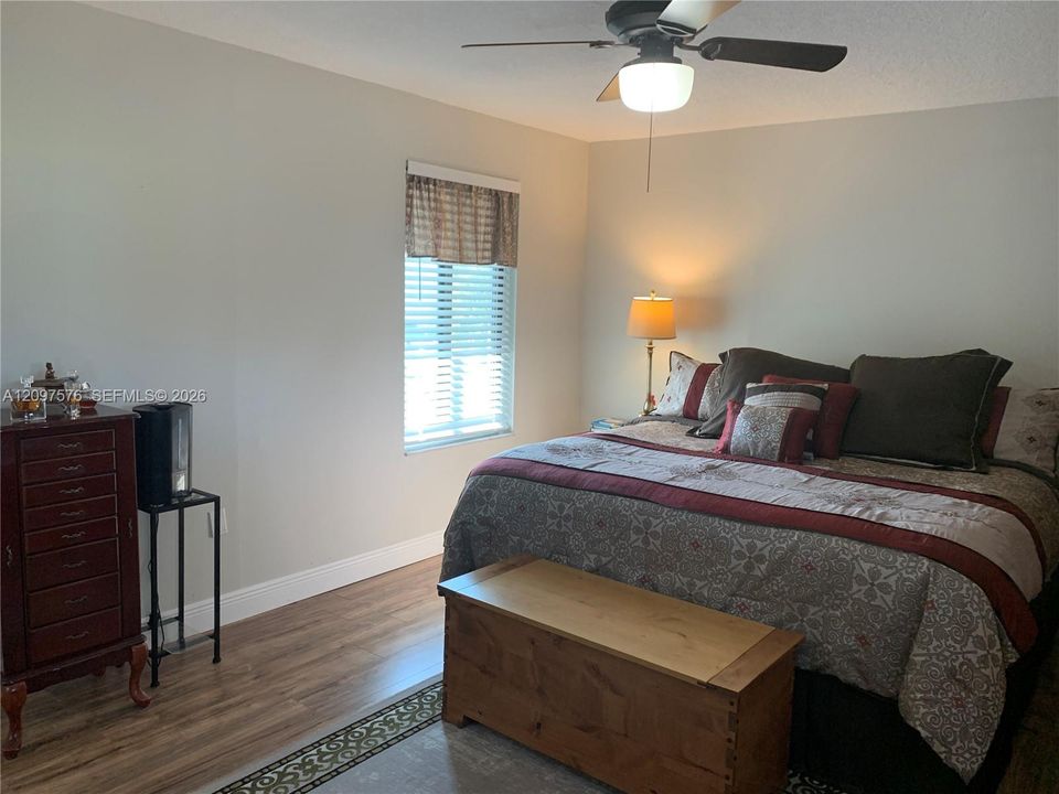For Sale: $239,000 (2 beds, 2 baths, 1186 Square Feet)