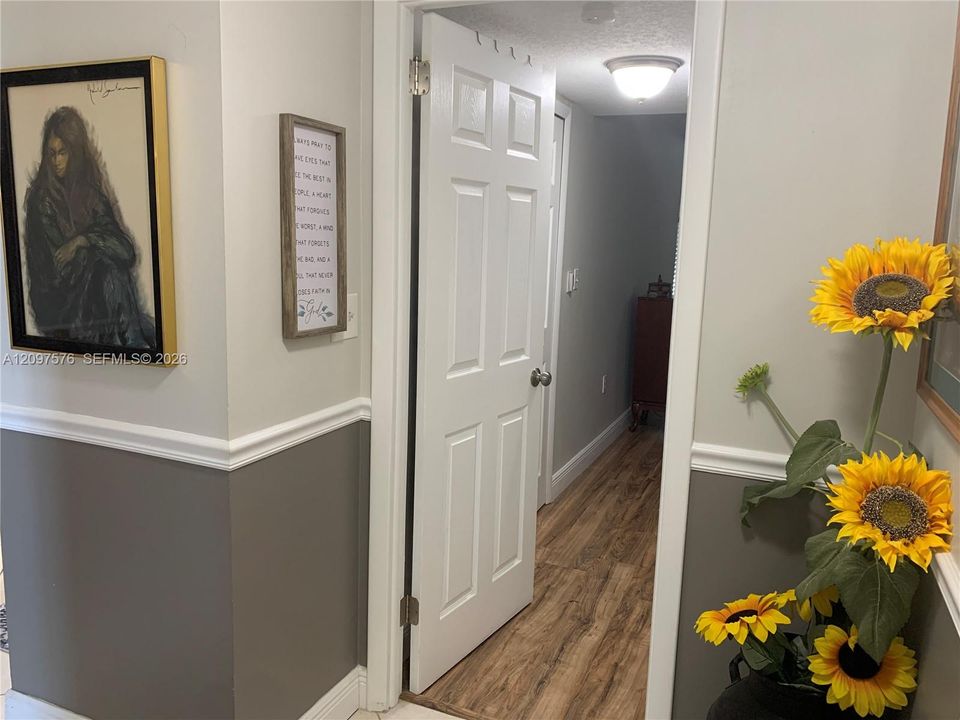 For Sale: $239,000 (2 beds, 2 baths, 1186 Square Feet)