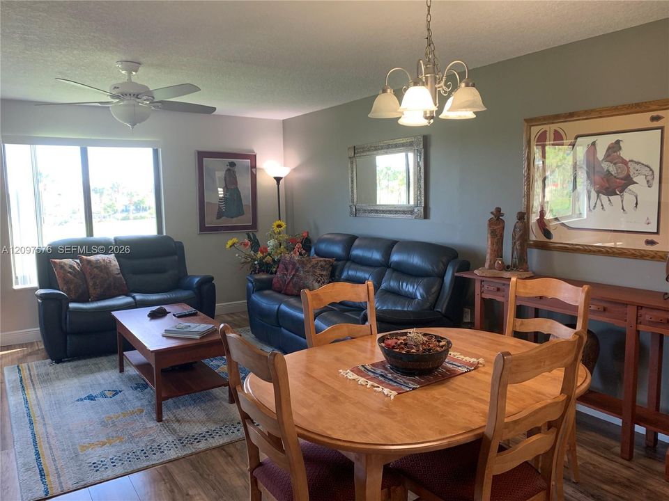 For Sale: $239,000 (2 beds, 2 baths, 1186 Square Feet)