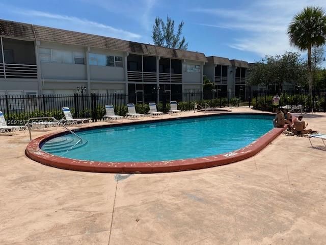 For Rent: $1,800 (2 beds, 2 baths, 1000 Square Feet)