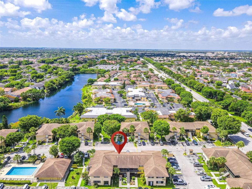 For Sale: $225,000 (2 beds, 2 baths, 825 Square Feet)