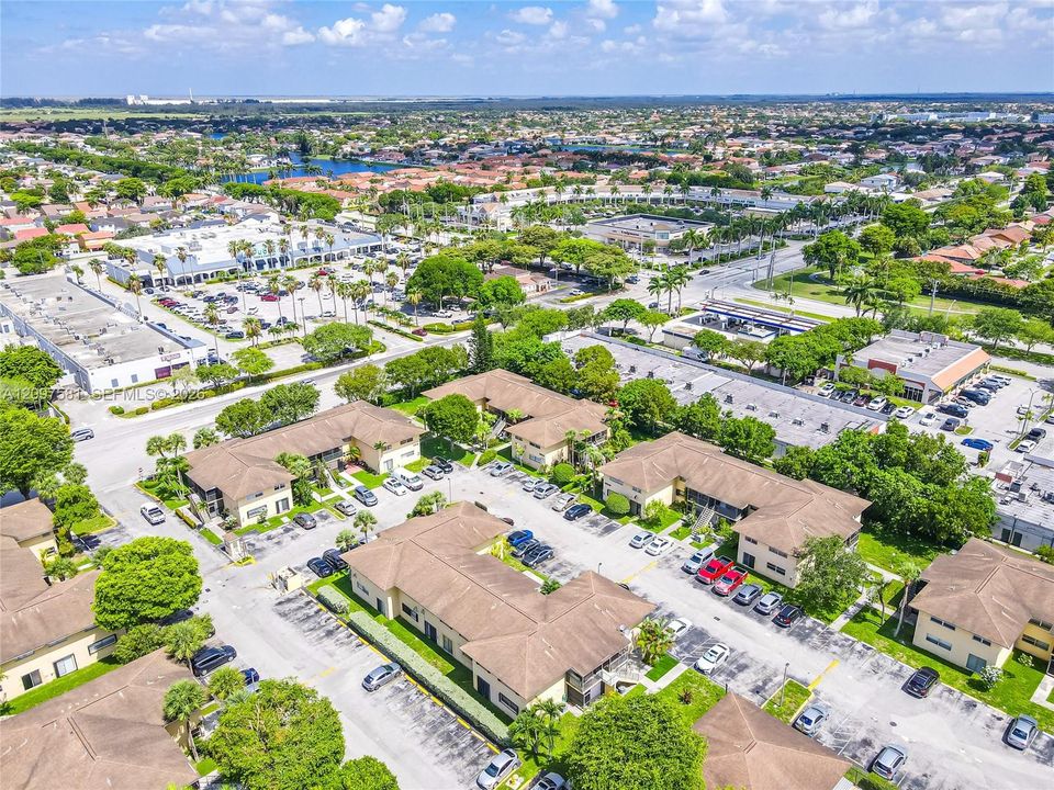 For Sale: $225,000 (2 beds, 2 baths, 825 Square Feet)