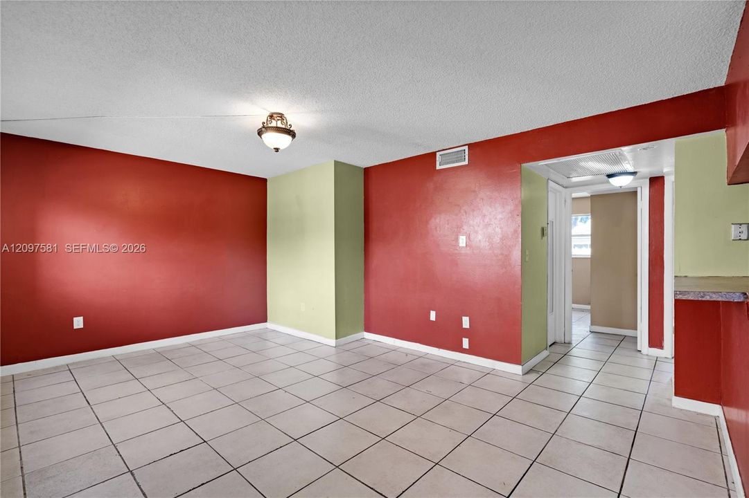 For Sale: $225,000 (2 beds, 2 baths, 825 Square Feet)