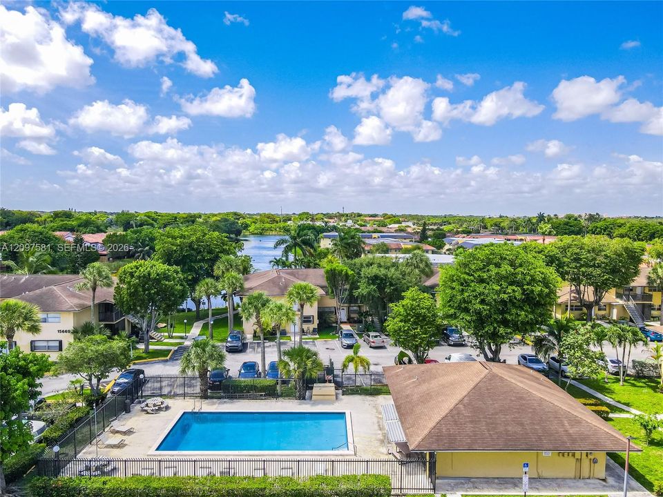 For Sale: $225,000 (2 beds, 2 baths, 825 Square Feet)