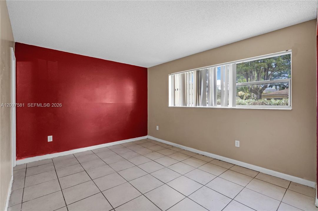 For Sale: $225,000 (2 beds, 2 baths, 825 Square Feet)