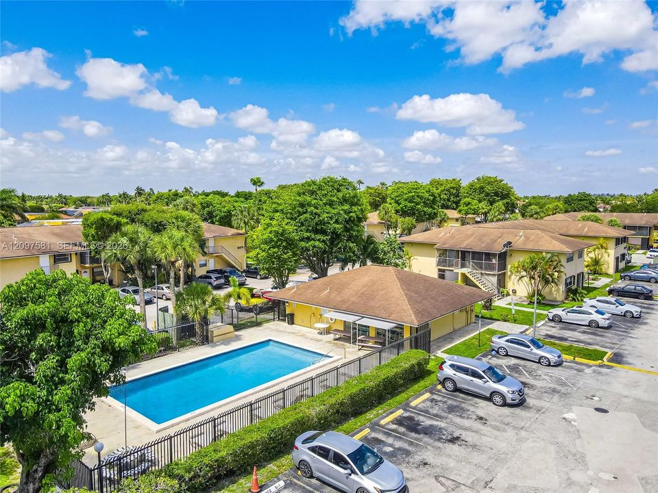 For Sale: $225,000 (2 beds, 2 baths, 825 Square Feet)