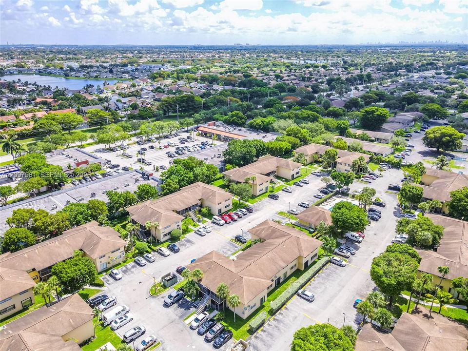 For Sale: $225,000 (2 beds, 2 baths, 825 Square Feet)
