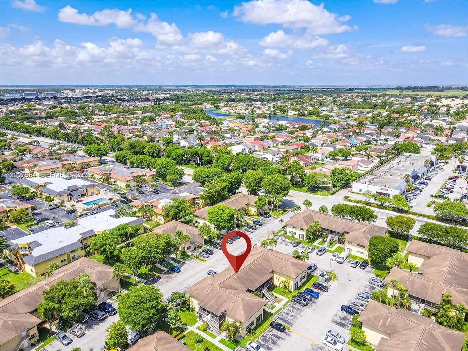 For Sale: $225,000 (2 beds, 2 baths, 825 Square Feet)