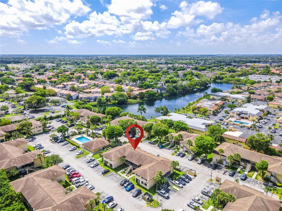 For Sale: $225,000 (2 beds, 2 baths, 825 Square Feet)