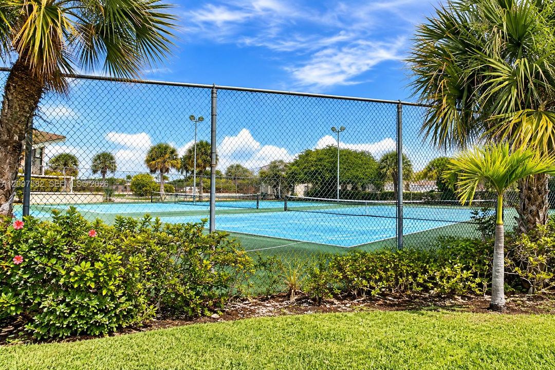 For Sale: $390,000 (3 beds, 2 baths, 1520 Square Feet)