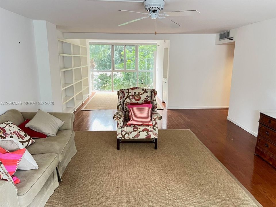 En Renta: $4,800 (2 camas, 2 baños, 1636 Pies cuadrados)