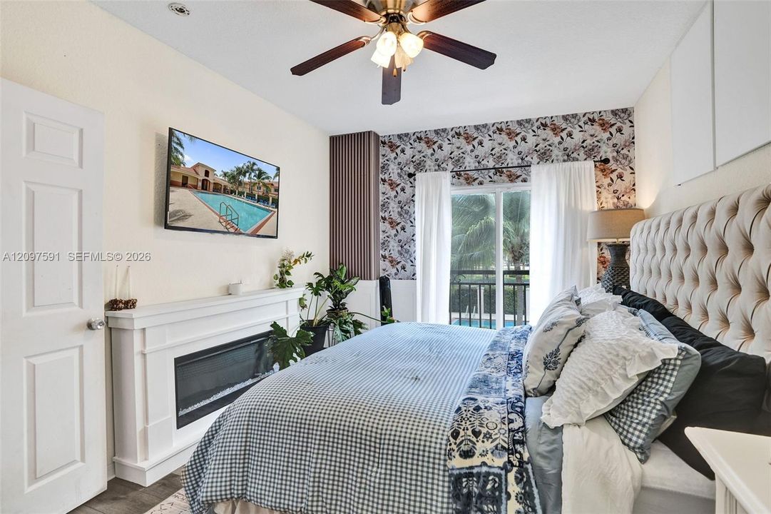 For Sale: $284,999 (2 beds, 2 baths, 1224 Square Feet)