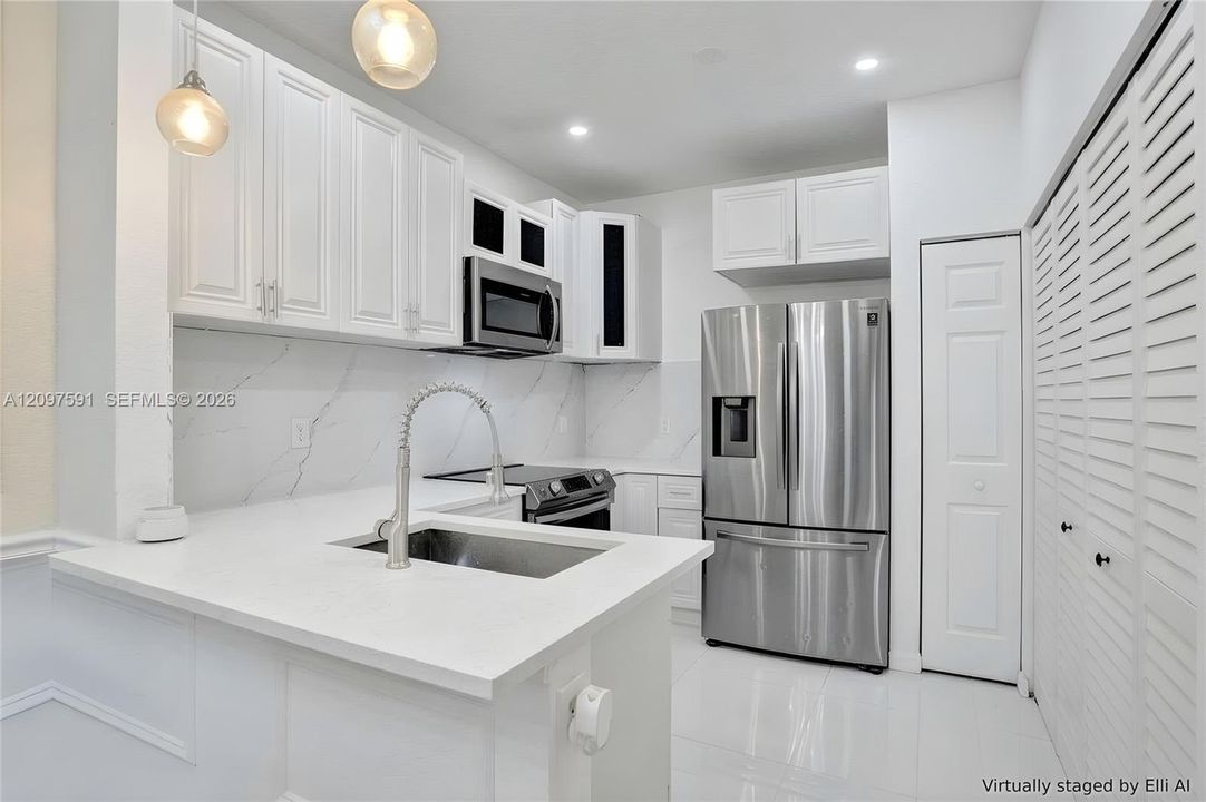 For Sale: $284,999 (2 beds, 2 baths, 1224 Square Feet)