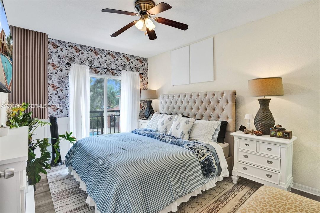 For Sale: $284,999 (2 beds, 2 baths, 1224 Square Feet)