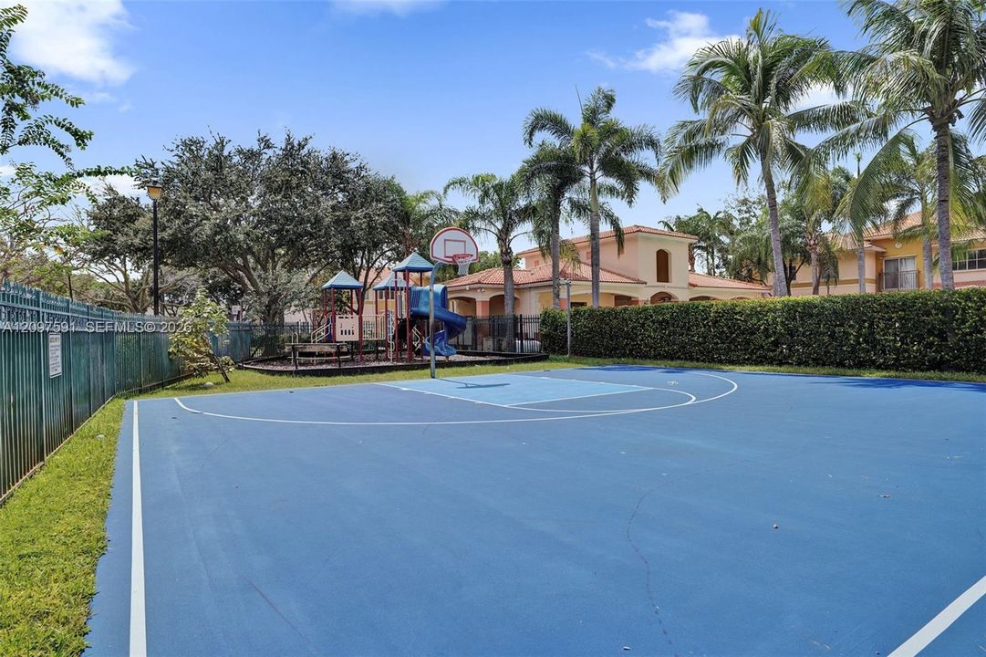 For Sale: $284,999 (2 beds, 2 baths, 1224 Square Feet)