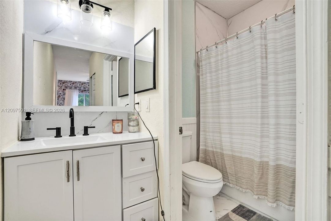 For Sale: $284,999 (2 beds, 2 baths, 1224 Square Feet)