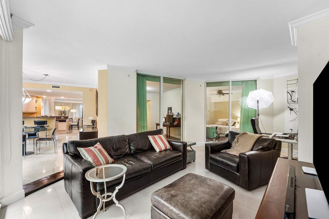 008-411NorthNewRiverDriveEast-FortLauder