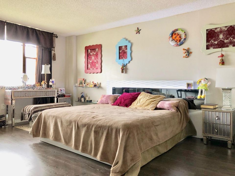For Sale: $240,000 (2 beds, 2 baths, 1132 Square Feet)