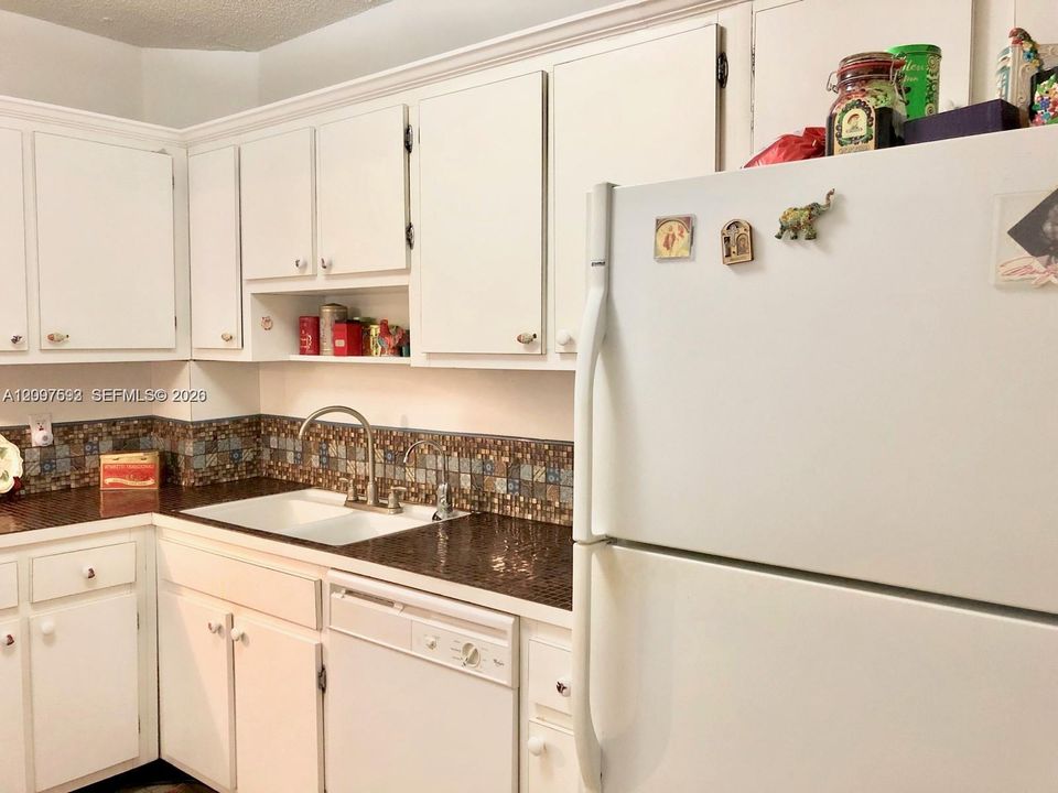 For Sale: $240,000 (2 beds, 2 baths, 1132 Square Feet)