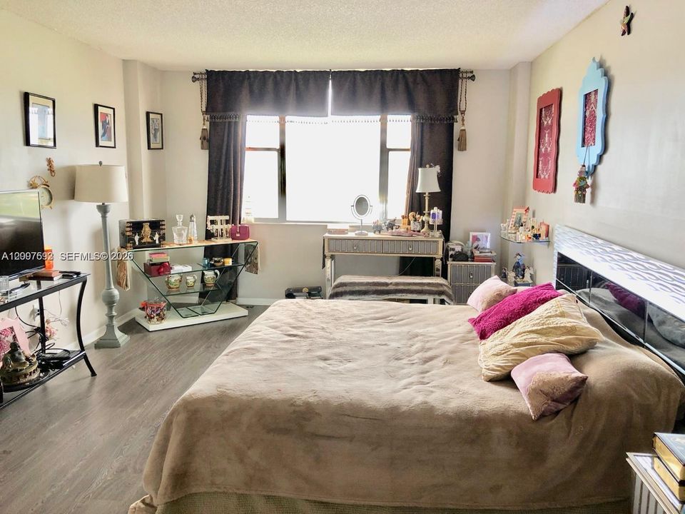 For Sale: $240,000 (2 beds, 2 baths, 1132 Square Feet)