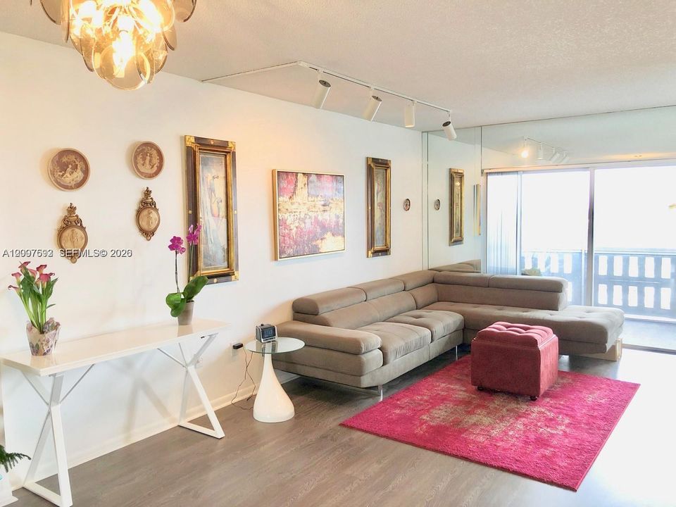For Sale: $240,000 (2 beds, 2 baths, 1132 Square Feet)
