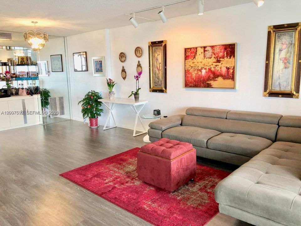 For Sale: $240,000 (2 beds, 2 baths, 1132 Square Feet)