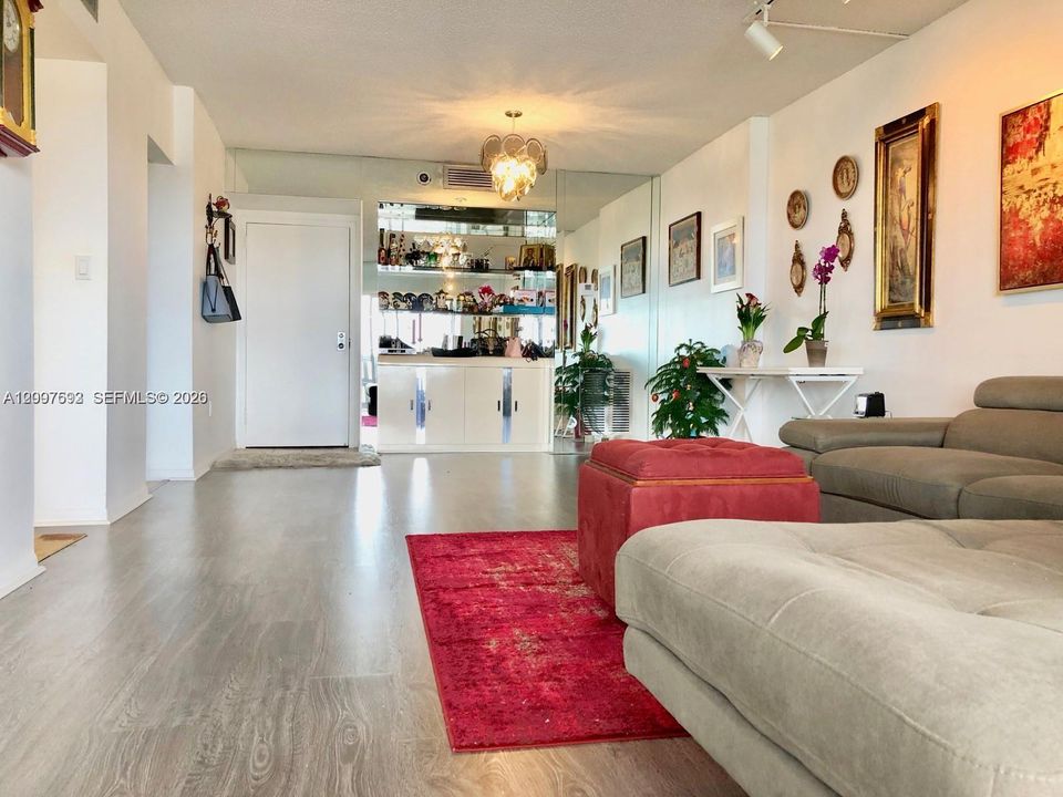 For Sale: $240,000 (2 beds, 2 baths, 1132 Square Feet)
