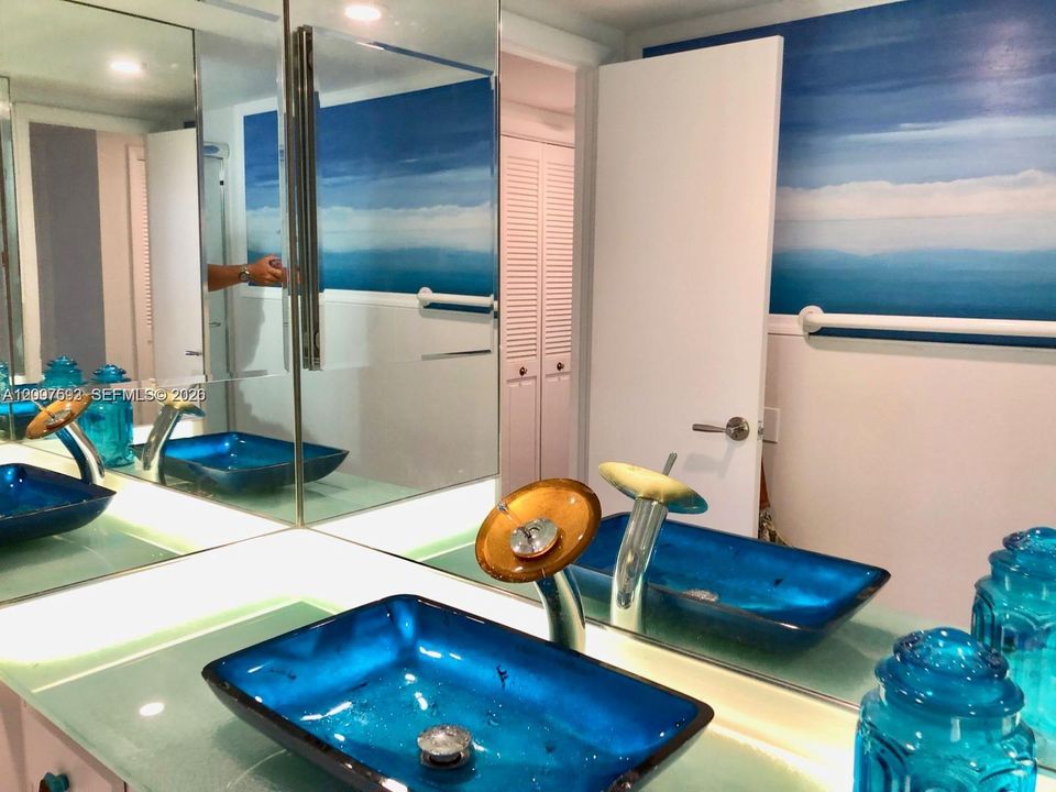 For Sale: $240,000 (2 beds, 2 baths, 1132 Square Feet)