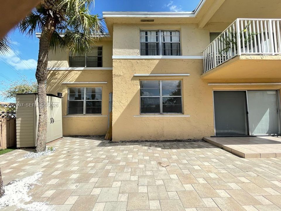 For Rent: $2,200 (2 beds, 2 baths, 780 Square Feet)