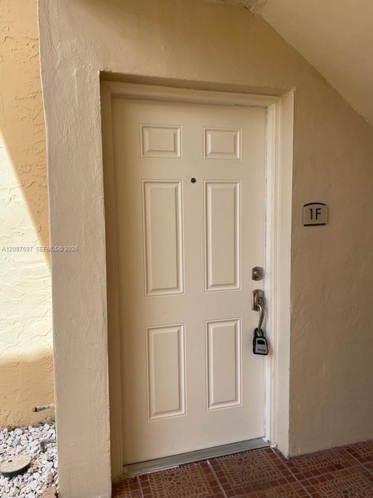 For Rent: $2,200 (2 beds, 2 baths, 780 Square Feet)