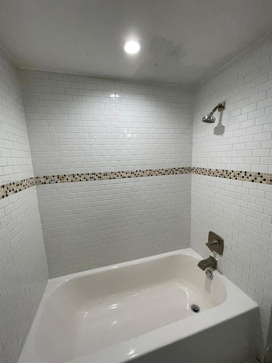 For Rent: $2,200 (2 beds, 2 baths, 780 Square Feet)