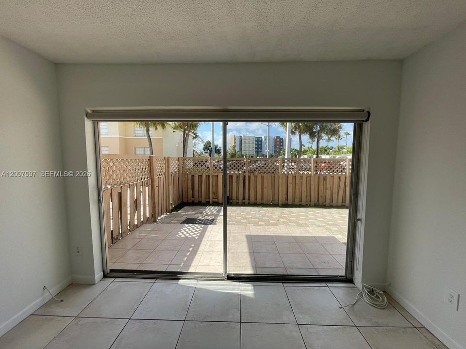For Rent: $2,200 (2 beds, 2 baths, 780 Square Feet)