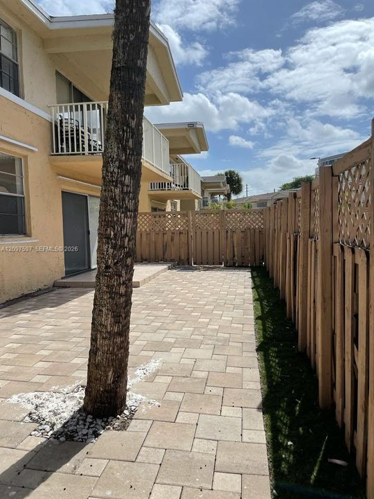 For Rent: $2,200 (2 beds, 2 baths, 780 Square Feet)